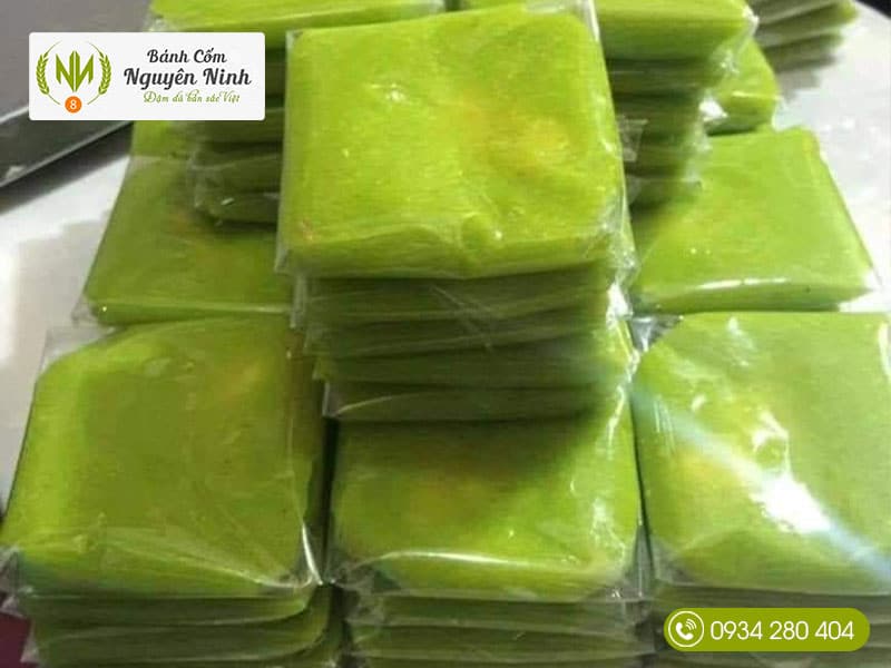 Sự kết hợp tuyệt vời của bánh cốm và nước trà xanh 